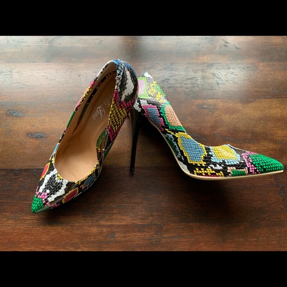 🔥Host Pick🔥The “Multi Color” Snake Heels - Picture 3 of 4